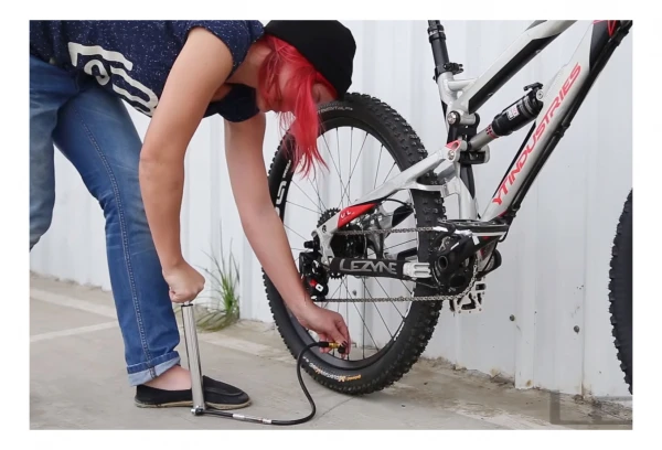 Pompe à Pied Lezyne Micro Floor Drive Digital HPG (Max 11 Bar) Argent 4 Pompe à Pied Lezyne Micro Floor Drive Digital HPG (Max 11 Bar) Argent – Image 2