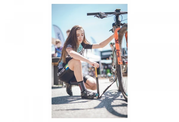 Pompe à Pied Lezyne Micro Floor Drive Digital HVG (Max 90 Psi / 6.2 Bar) Noir 6 Pompe à Pied Lezyne Micro Floor Drive Digital HVG (Max 90 Psi / 6.2 Bar) Noir – Image 4