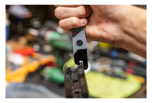 Multi-Outil Wolf Tooth 8-Bit Tire Lever + Rim Dent Remover (2 Fonctions) Noir 6 Multi-Outil Wolf Tooth 8-Bit Tire Lever + Rim Dent Remover (2 Fonctions) Noir – Image 4