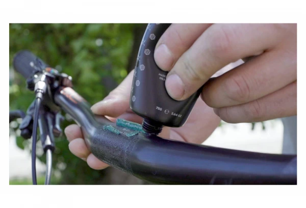 Pâte De Montage Peaty's Max Grip Carbon 75g 5 Pâte De Montage Peaty's Max Grip Carbon 75g – Image 3