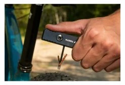 Multi-Outil Wolf Tooth 8-Bit Chainbreaker + Utility Knife (4 Fonctions) Noir -Entretien Réparation Route Soldes unnamed file 3720