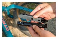 Multi-Outil Wolf Tooth 8-Bit Chainbreaker + Utility Knife (4 Fonctions) Noir -Entretien Réparation Route Soldes unnamed file 3721